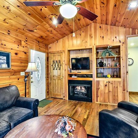 Fox Creek Waterside Cabin With Private Hot Tub! Villa Bryson City Exterior photo
